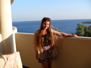 outfit number two (squinty) - kimono: zara, top: topshop, shorts: tesco, necklace: accessorize, shoes (unseen): newlook. 